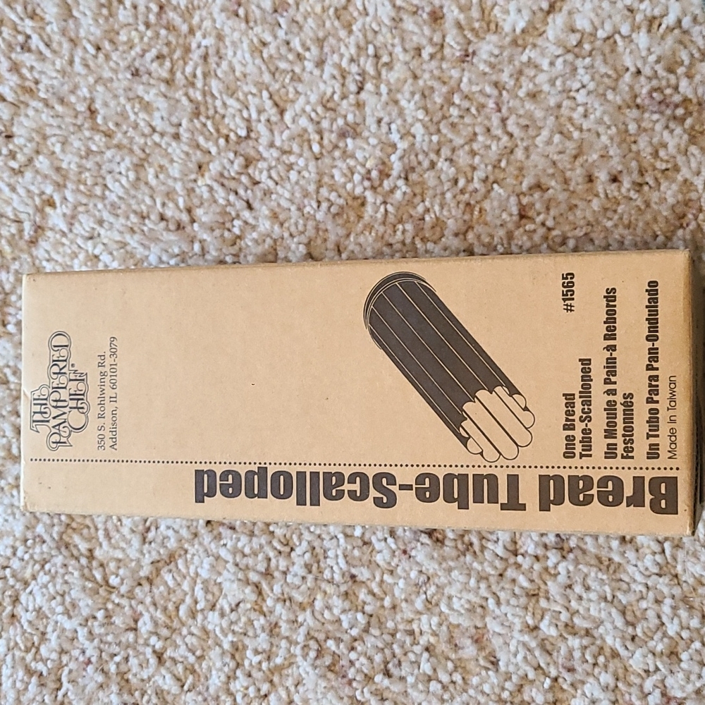 Pampered Chef Scalloped Bread Tube New Without Tags